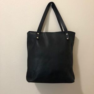 Leather tote bag minimal style